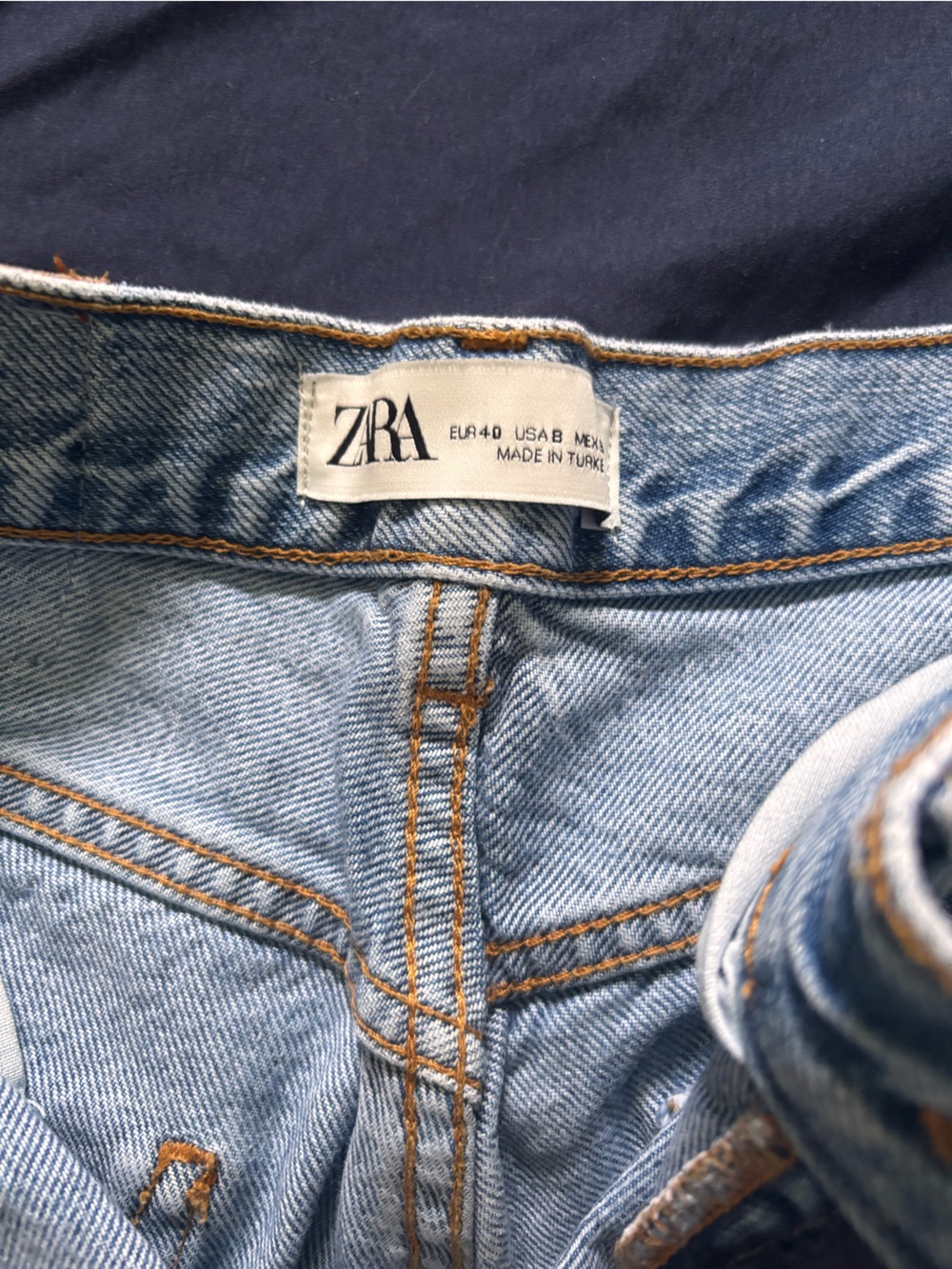 Zara Light Wash Ripped Relaxed Jeans - Picture 3 of 3